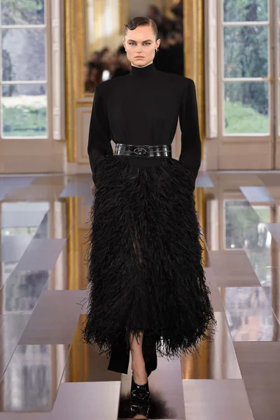 Look 15